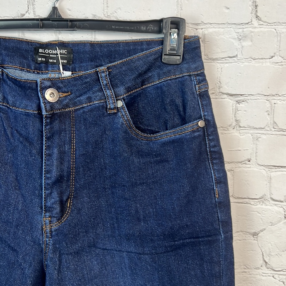 BloomChic Very Stretchy High Rise Dark Wash Cropped Jeans Size 12 & Plus Size 24 - Picture 4 of 7